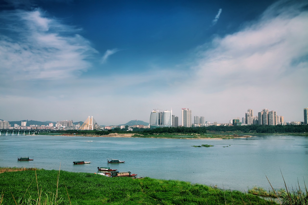 最新航拍昆明市区，展现壮丽都市风貌的壮丽画卷