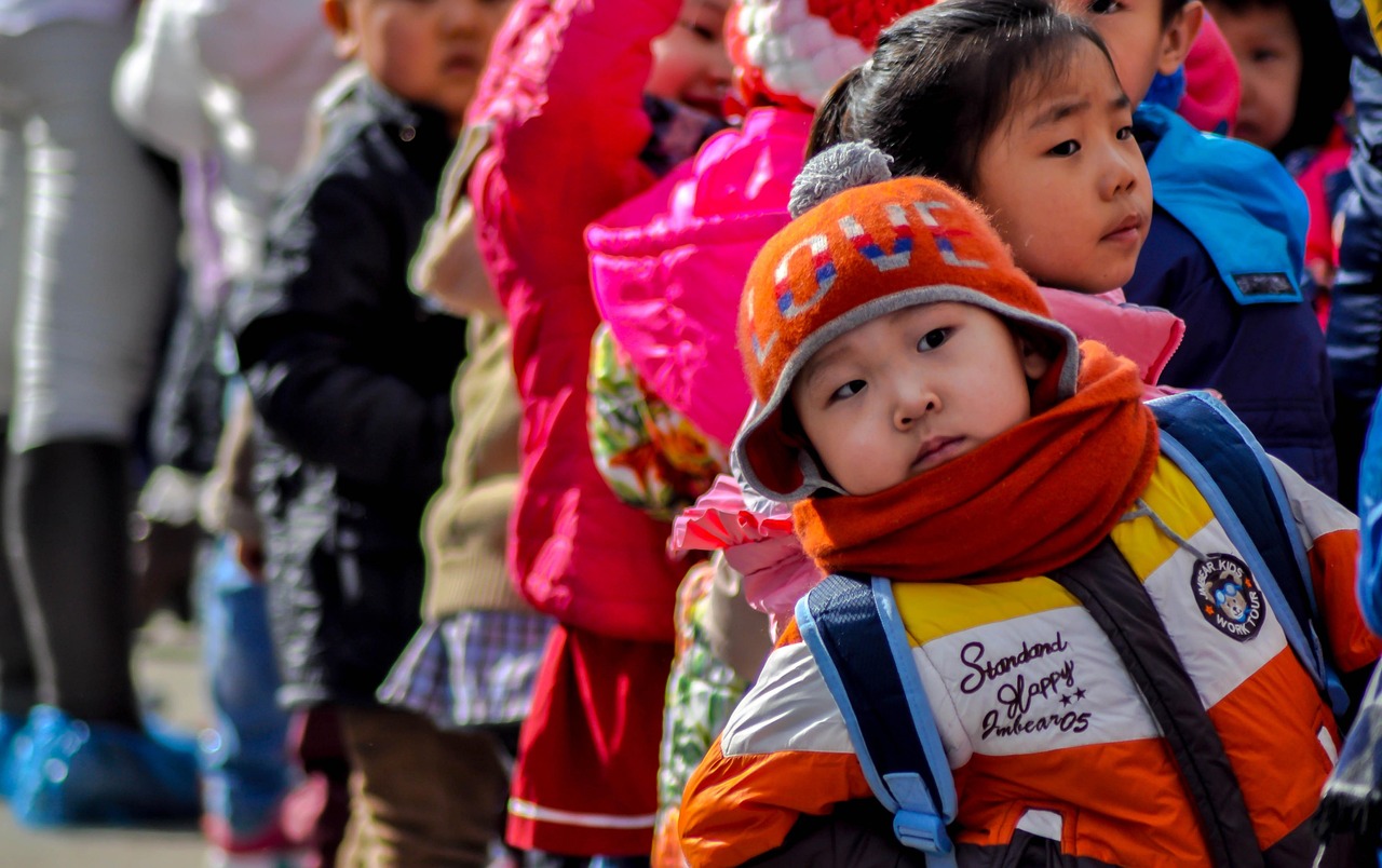 五月幼儿搞笑小品大赏，欢乐无穷的小品盛宴